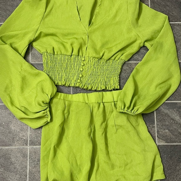 Crop Top Set - Picture 4 of 4